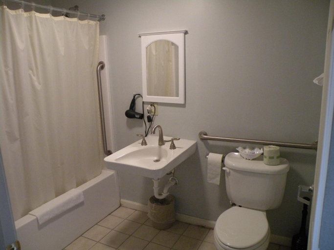Bathroom, Rite Spot Scottish Inns Fayetteville, Franklin