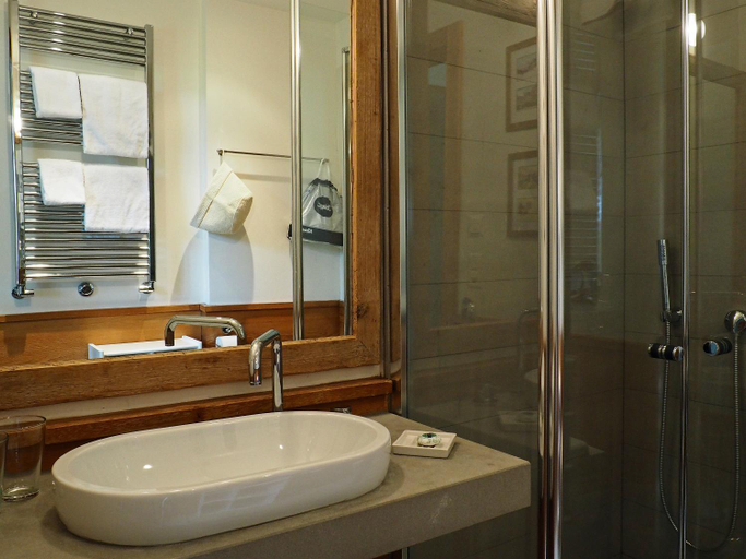 Bathroom 4, Maloja Palace Apartments, Maloja