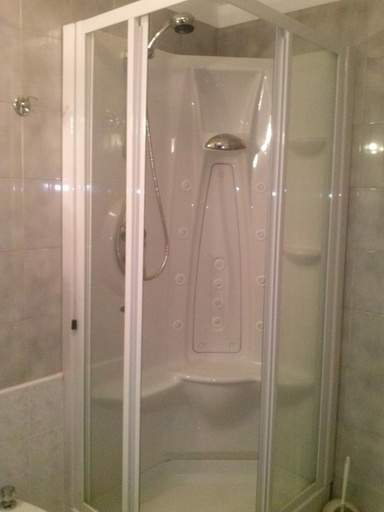 Bathroom 3, La Vela, Mantua