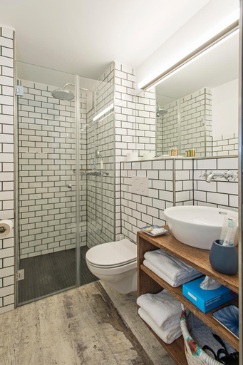 Bathroom 9