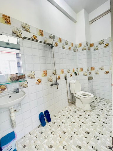 Bathroom 3, Ngoc Trung Hotel, Qui Nhơn