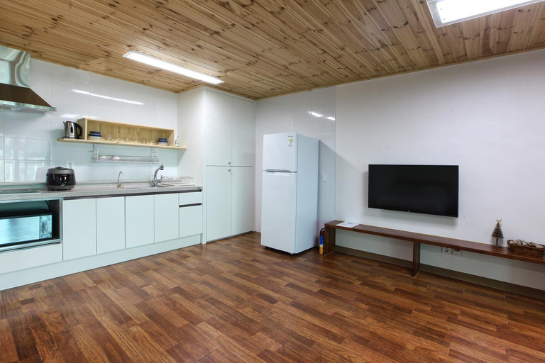 Others 5, Seasidepine Pension, Yeosu