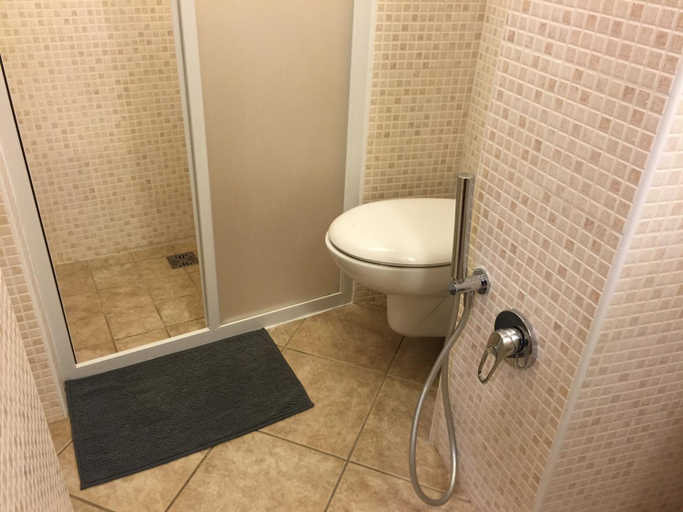 Bathroom 2, B&B 62 Marinai, Bari