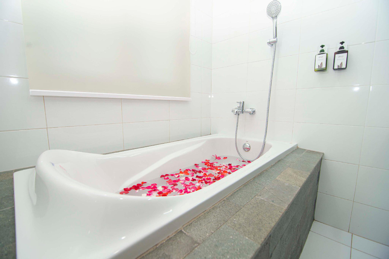 Bathroom 7