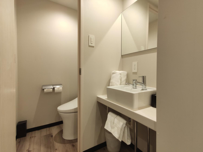 Bathroom 3, yksi SAUNA & STAY, Shinjuku