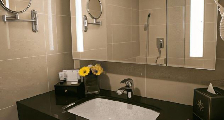 Bathroom 25