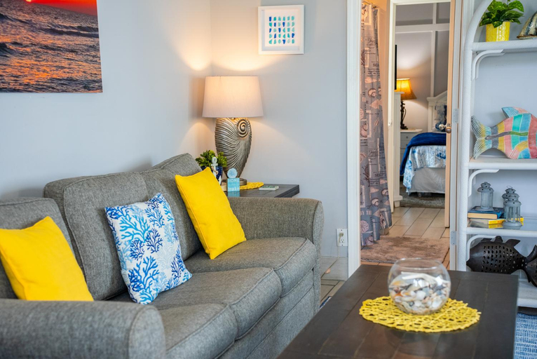 Winter Special! Renovated Resort Condo - on the Beach!, Bay