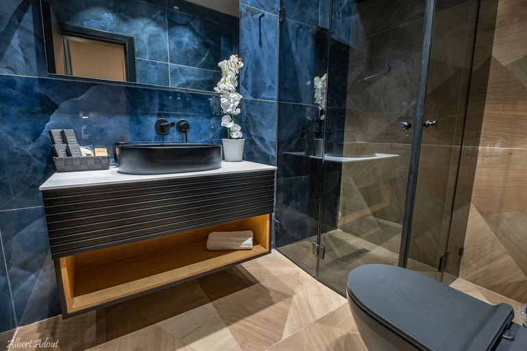 Bathroom 2, Naomi Boutique Suites