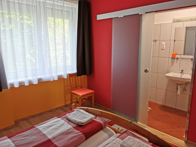 Others 3, Glazer Szallas, Tapolca