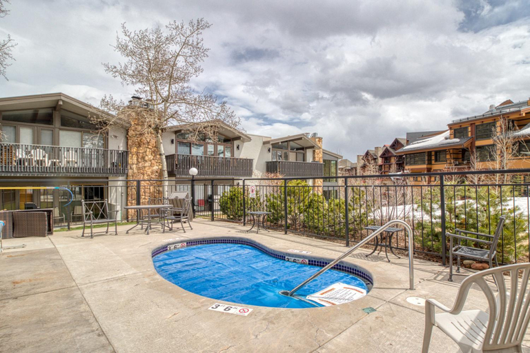 Exterior & Views 1, 1 Bath Studio Apartment in Snowmass Village, Pitkin