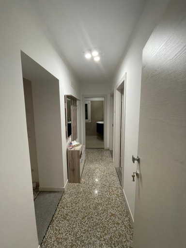 Others 5, Sisila Locazione, Treviso