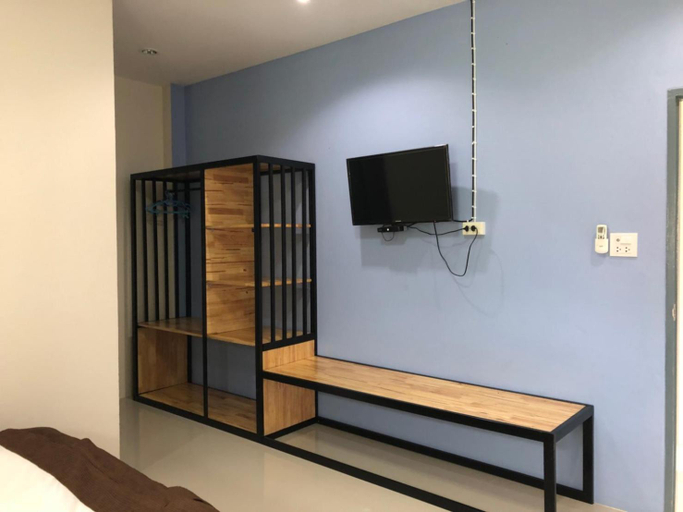 Bedroom 2, Uthaithani Resort, Nong Khayang