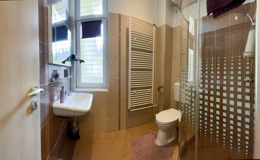 Bathroom 3, ABT Apartments Karoly, Budapesti