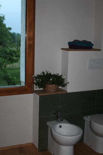 Bathroom 1, Fara1911, Treviso