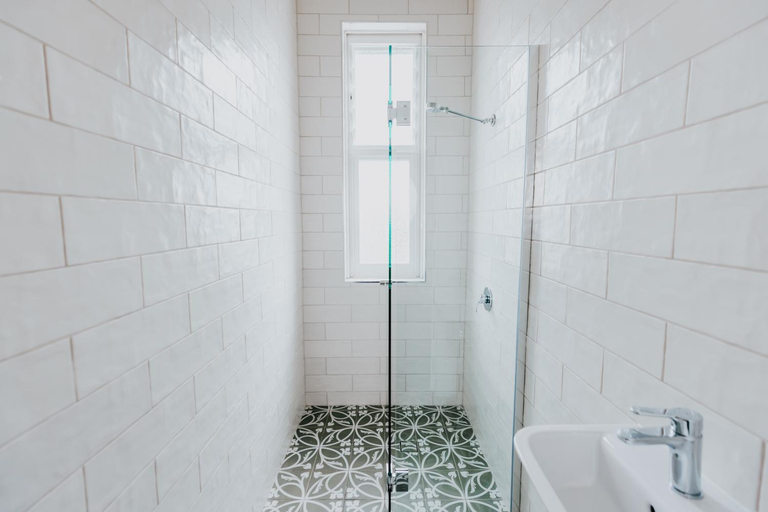 Bathroom, Holmesville Hotel, Lake Macquarie - North