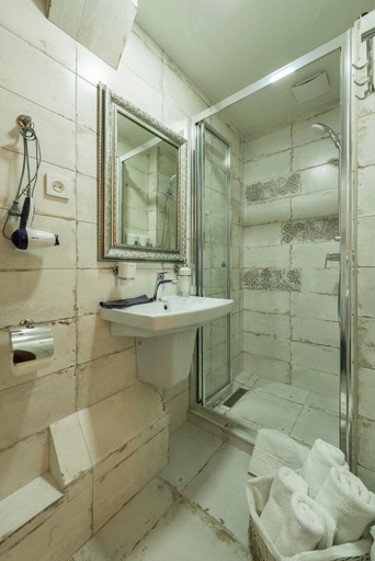 Bathroom 5, Mini Hotel Ryleev, Kharkivs'ka