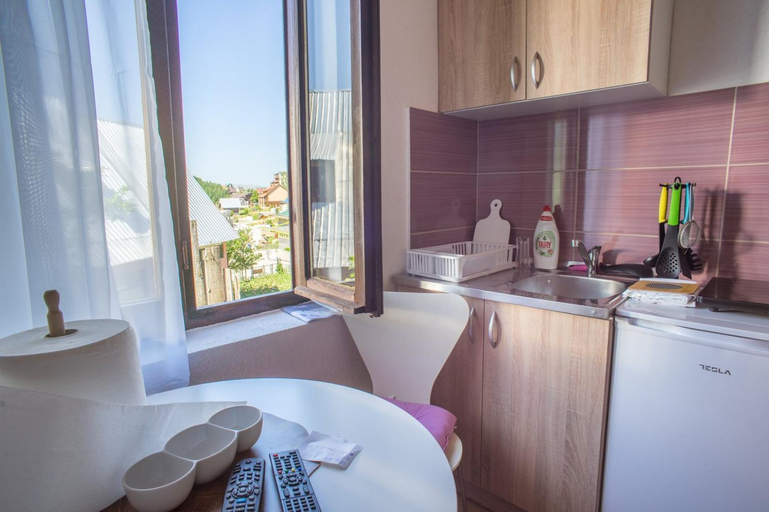 Others 3, Apartmani ALBION