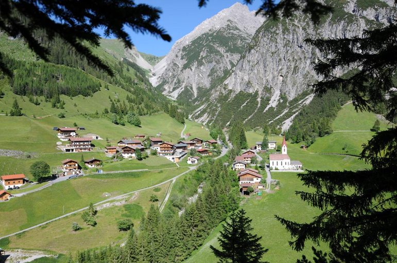 Others 5, Gasthaus Alpenrose, Reutte