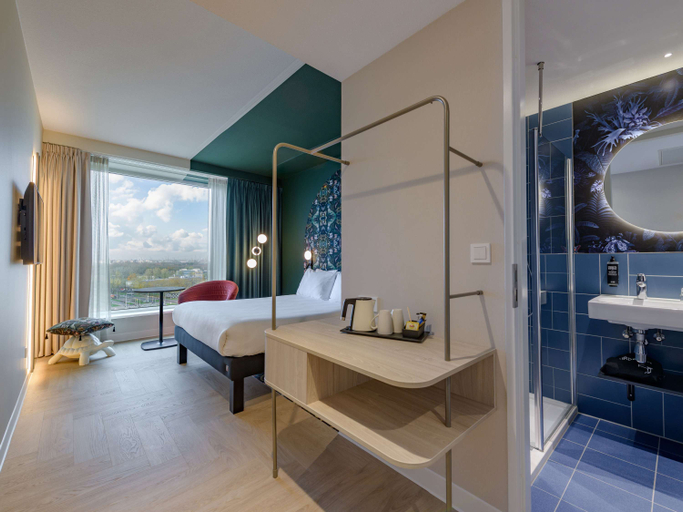 Bathroom 5, ibis Styles Rotterdam Ahoy, Rotterdam