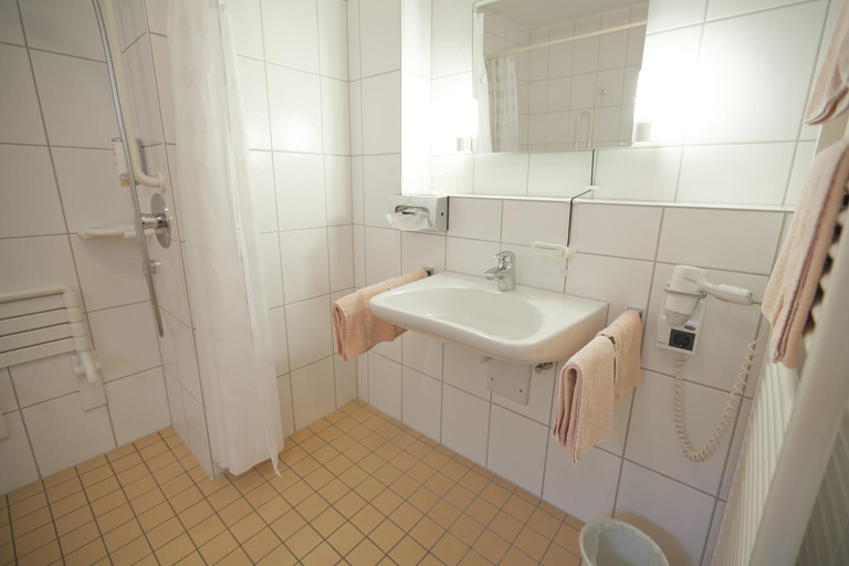 Bathroom 5, Hotel Mohringer Hof, Stuttgart
