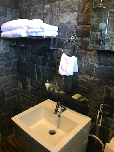 Bathroom 2, Mesilau Mountain Retreats, Ranau