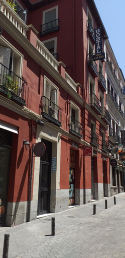 Others 2, Hostal Rio Parana, Madrid