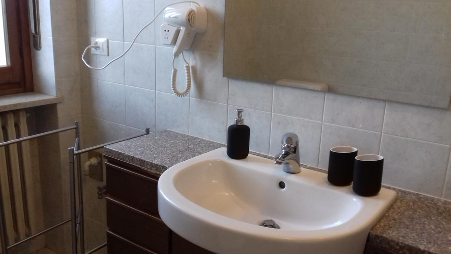 Bathroom 2, LOCANDA CAVALLO BIANCO - AFFITTACAMERE, Asti