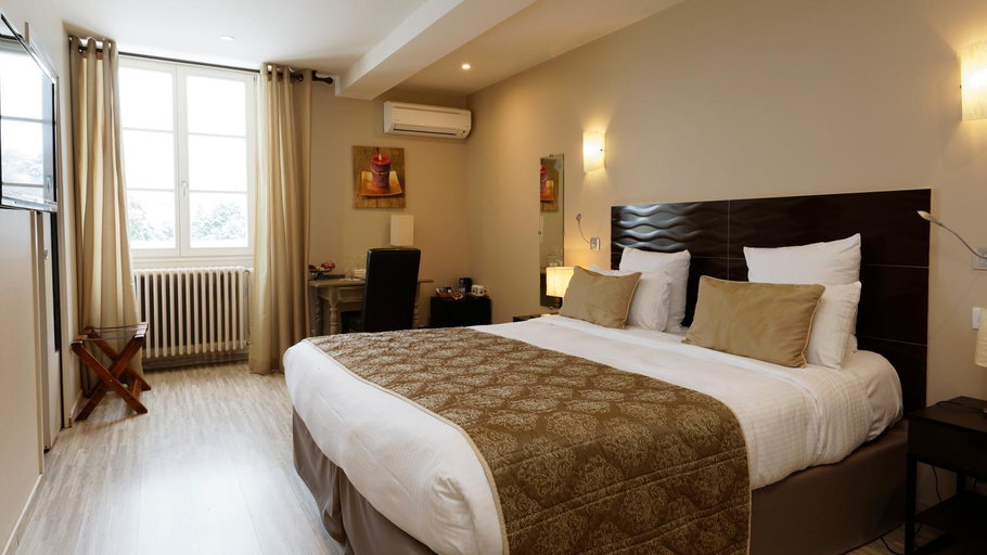 Bedroom 2, Hotel-restaurant Les Caudalies, Jura