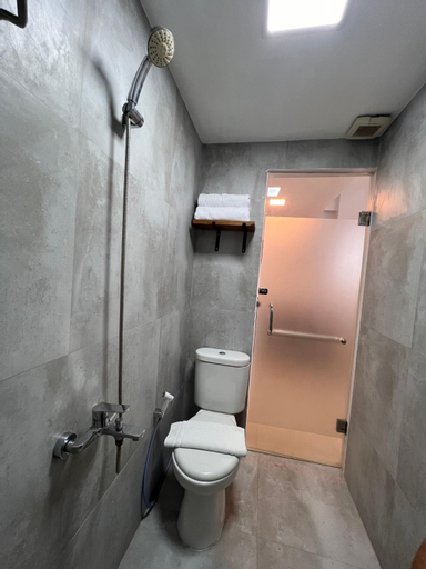Bathroom 12