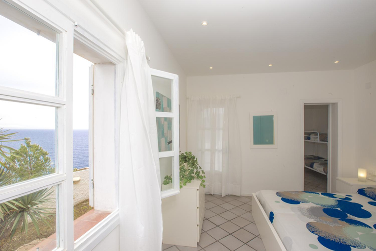 Bedroom 2, Miramare, Livorno