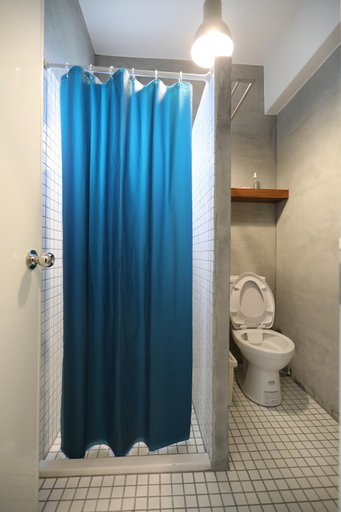 Bathroom 3, Dong Shan Yi Hostel, Yilan