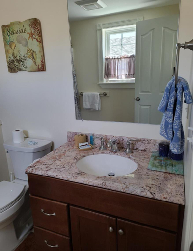 Bathroom 5, Moody's Motel and Cottages, York