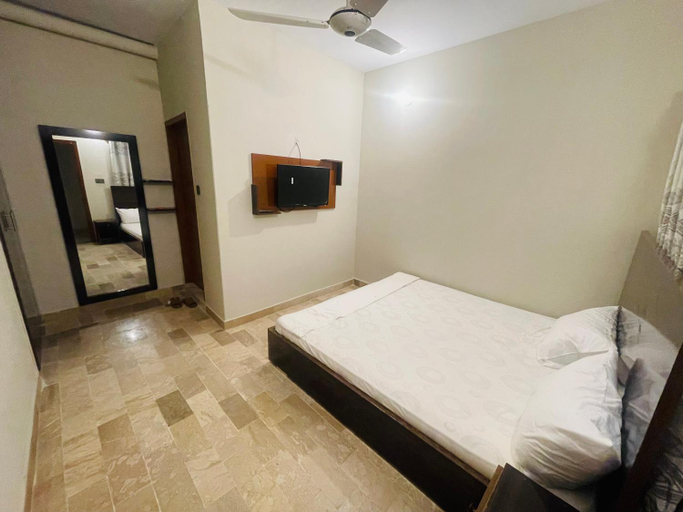 Bedroom 2, Rehaish Inn Model Colony, Karachi