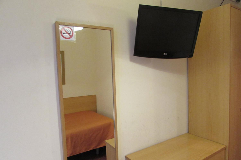 Others 5, Hostal Prim, Madrid