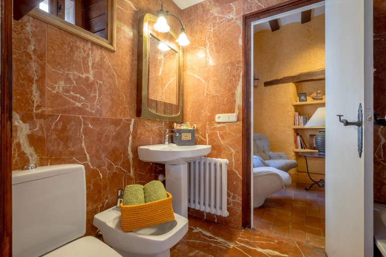 Bathroom 3, Can Felip Apartments, Girona