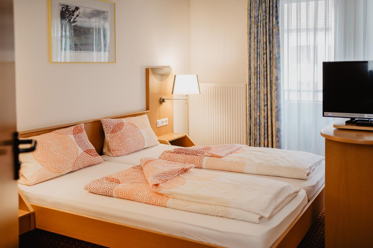 Bedroom 3, Hotel Garni Stube, Emmendingen