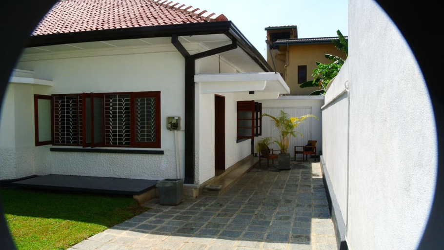 Others 5, "27" Spathodea- Oasis in the City, Thimbirigasyaya
