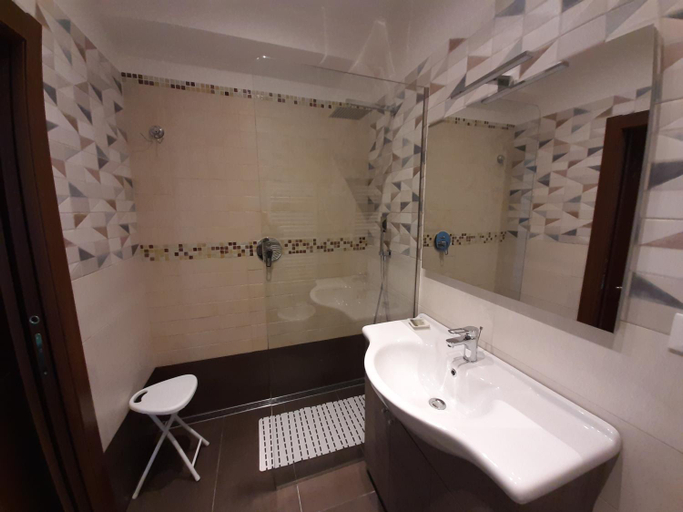 Bathroom 9