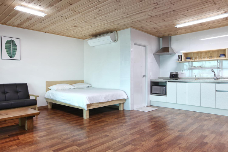 Others 3, Seasidepine Pension, Yeosu