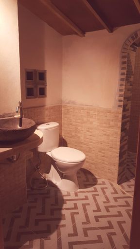 Bathroom 3, Pondok Indah Bungalow Near Tetebatu Waterfall RedPartner, Lombok