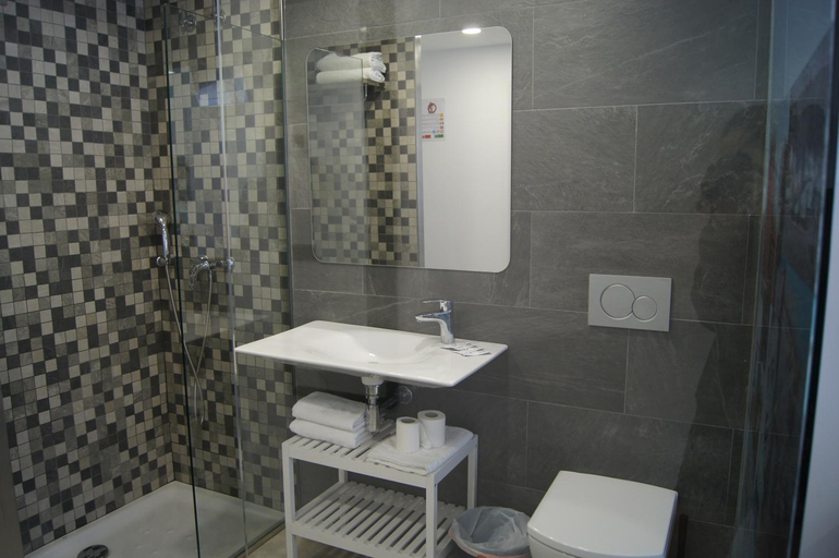 Bathroom 4, Hostal Sanmar, Girona