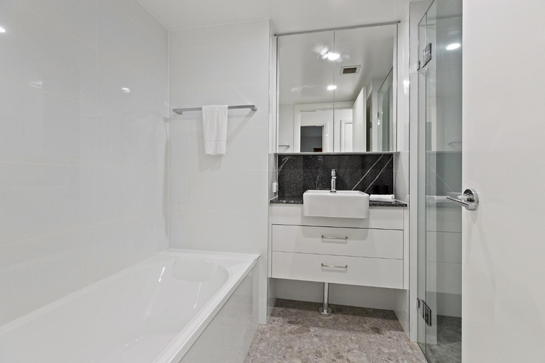 Bathroom 2, Waterview Beachside Apartment - Palms 2, Byron