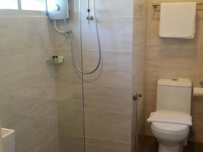 Bathroom 4