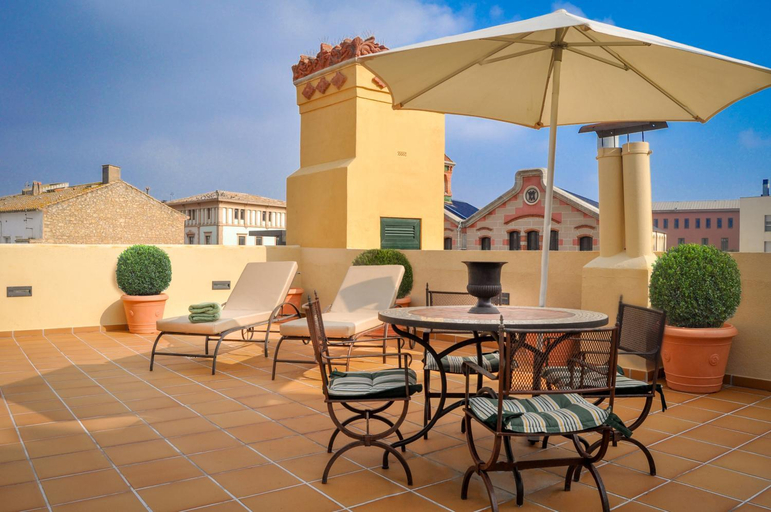 Exterior view 4, Can Felip Apartments, Girona
