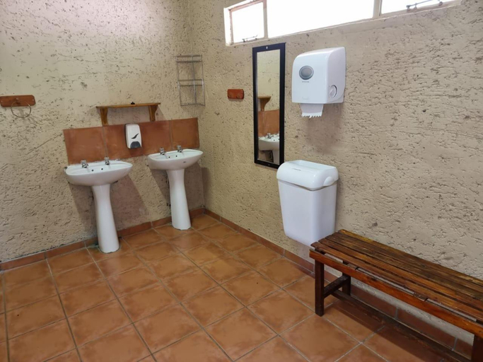 Bathroom 3, Waterfall Safari Lodge, Nkangala