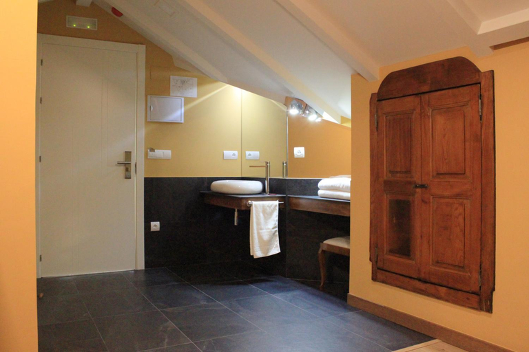 Bathroom 3, Hostal Siglo XIX, León