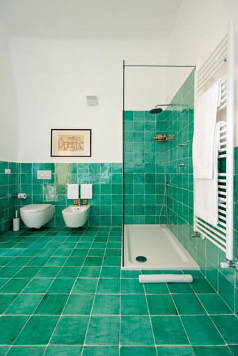 Bathroom 4, Albergo Il Monastero, Napoli