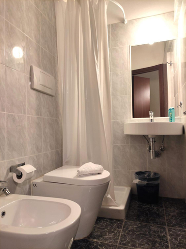 Bathroom 3, Hotel Milazzo Roma, Roma