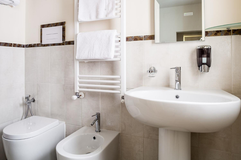 Bathroom 5, Casa Angelica, Bologna