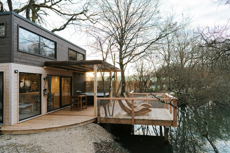 Exterior 10